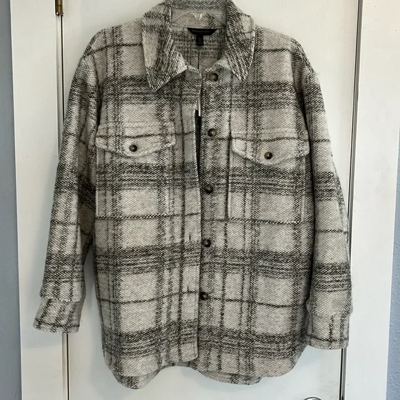 Banana Republic Petite Plaid Shacket in Oatmeal - Picture 5 of 12